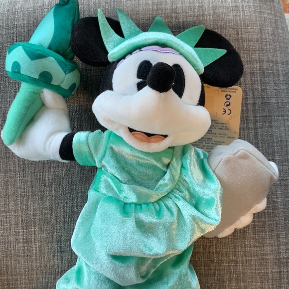 Disney Store New York Minnie Mouse Plush - Statue of Liberty - Picture 3 of 3